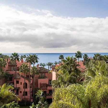 Beachside Duplex Penthouse, Close To Town Apartment *