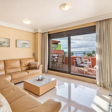 Beachside Duplex Penthouse, Close To Town Apartment *